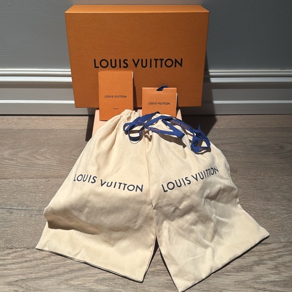 Louis Vuitton LV logo loafers - Picture 6 of 6